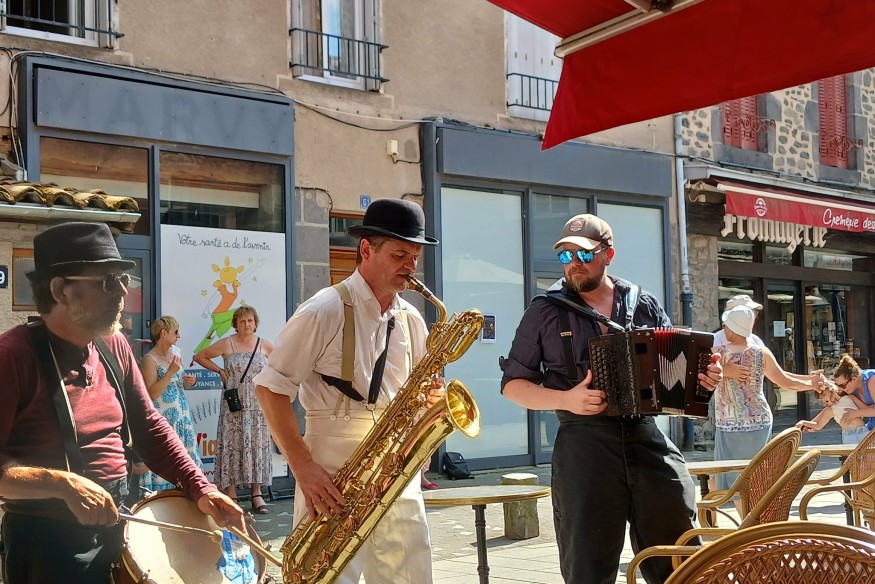 UN ARTISTE UNE RENCONTRE TRIBAL JAZE A ST FLOUR